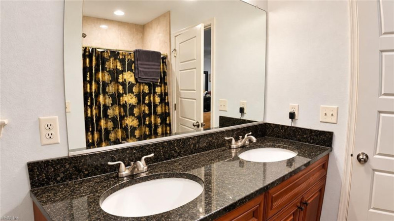 Photo 33 of 37 residential for sale in Portsmouth virginia
