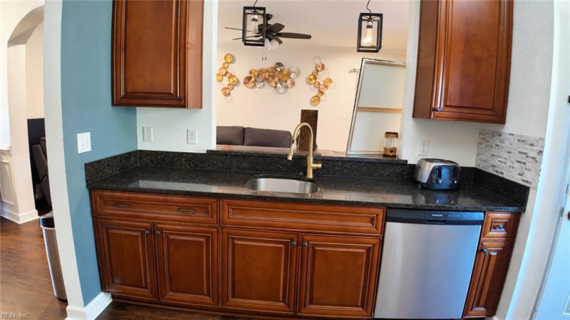 Photo 6 of 37 residential for sale in Portsmouth virginia