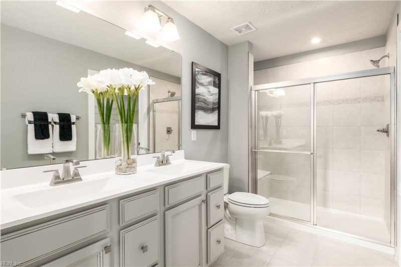 Photo 14 of 16 residential for sale in Suffolk virginia