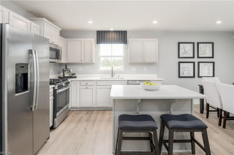Photo 3 of 16 residential for sale in Suffolk virginia