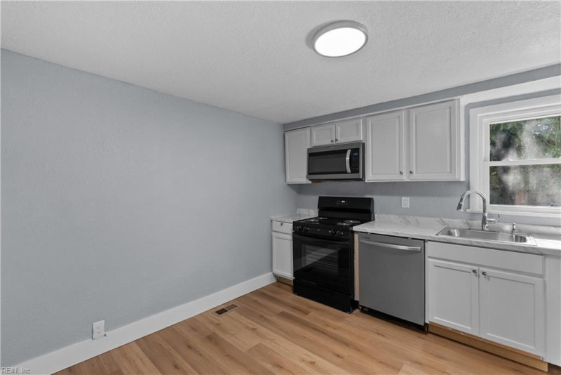 Photo 10 of 24 residential for sale in Chesapeake virginia