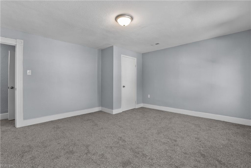 Photo 15 of 24 residential for sale in Chesapeake virginia