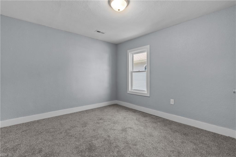 Photo 19 of 24 residential for sale in Chesapeake virginia