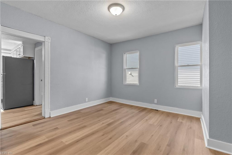 Photo 4 of 24 residential for sale in Chesapeake virginia