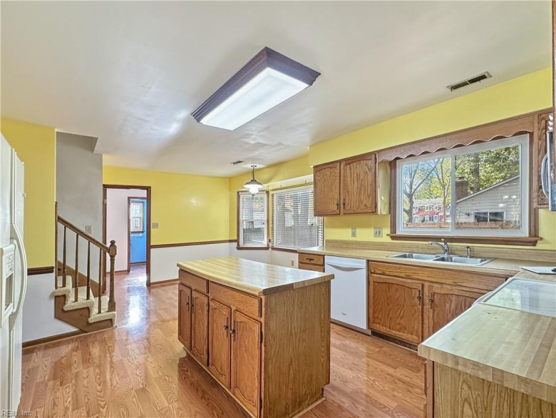Photo 14 of 29 residential for sale in Virginia Beach virginia