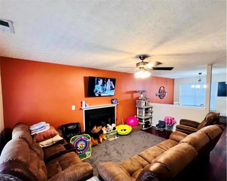 Photo 2 of 19 residential for sale in James City County virginia
