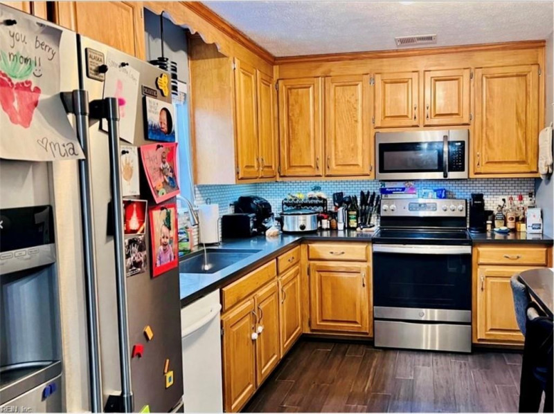 Photo 5 of 19 residential for sale in James City County virginia