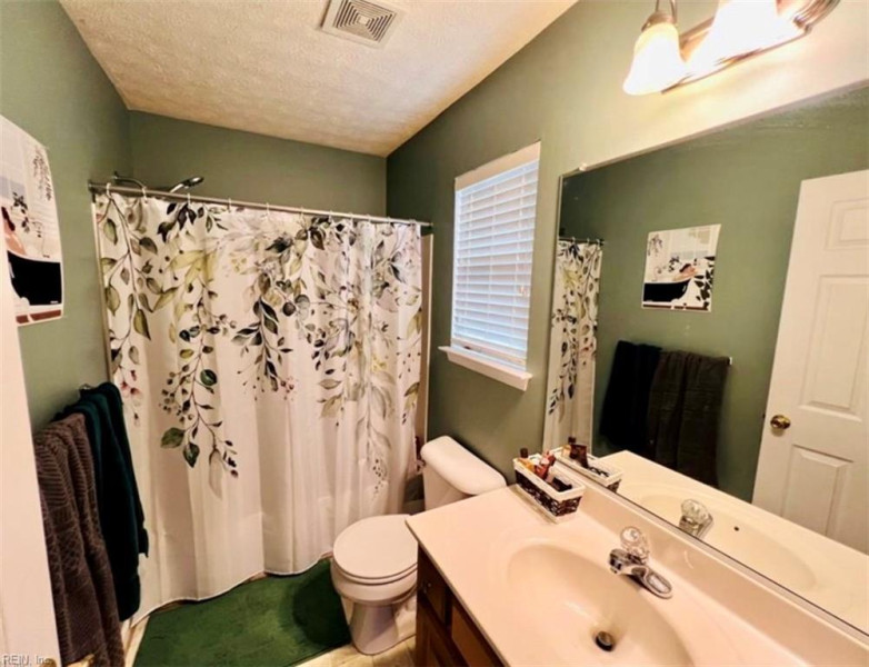 Photo 8 of 19 residential for sale in James City County virginia