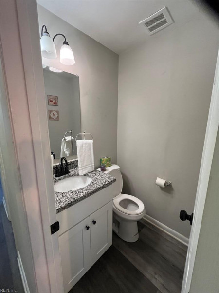Photo 17 of 28 residential for sale in Chesapeake virginia