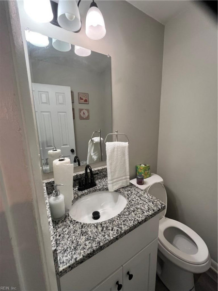 Photo 18 of 28 residential for sale in Chesapeake virginia