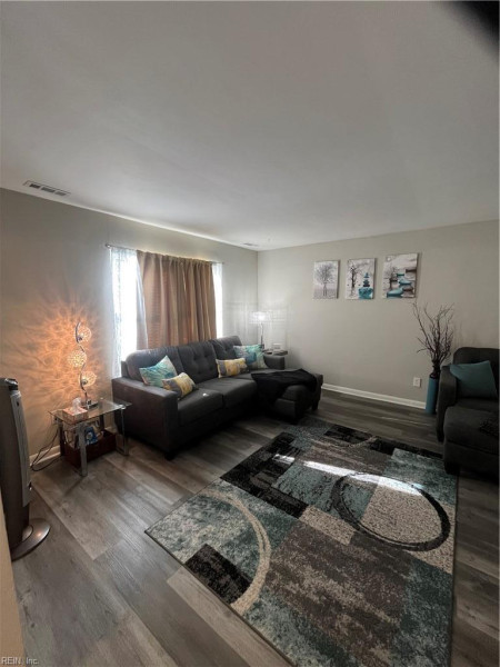 Photo 5 of 28 residential for sale in Chesapeake virginia