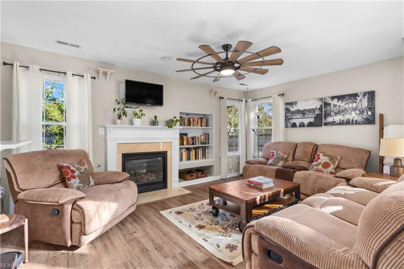 Photo 11 of 50 residential for sale in Chesapeake virginia