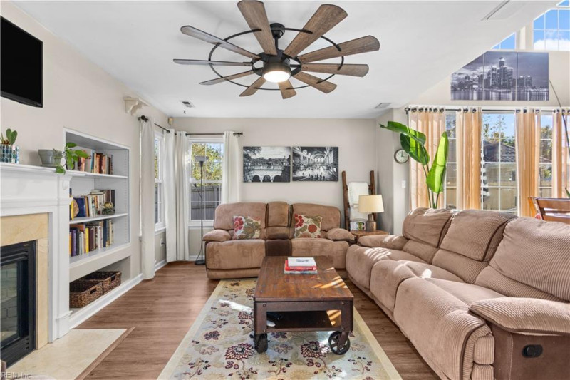 Photo 12 of 50 residential for sale in Chesapeake virginia