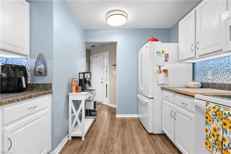 Photo 19 of 50 residential for sale in Chesapeake virginia