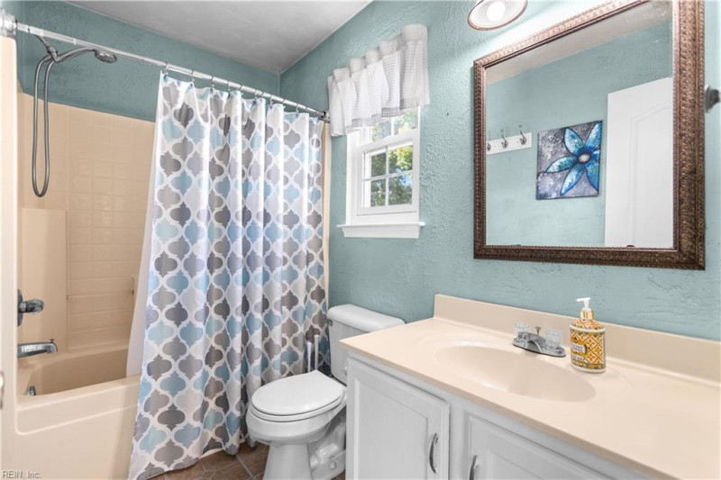 Photo 23 of 50 residential for sale in Chesapeake virginia