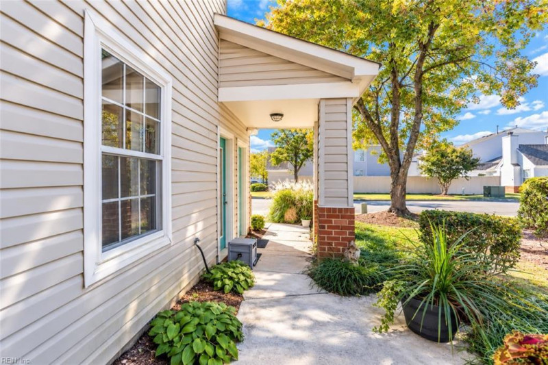 Photo 3 of 50 residential for sale in Chesapeake virginia