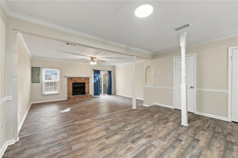 Photo 12 of 37 residential for sale in Virginia Beach virginia