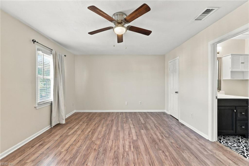 Photo 17 of 37 residential for sale in Virginia Beach virginia