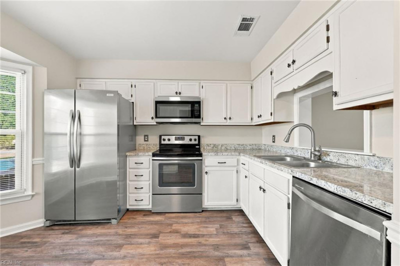 Photo 4 of 37 residential for sale in Virginia Beach virginia