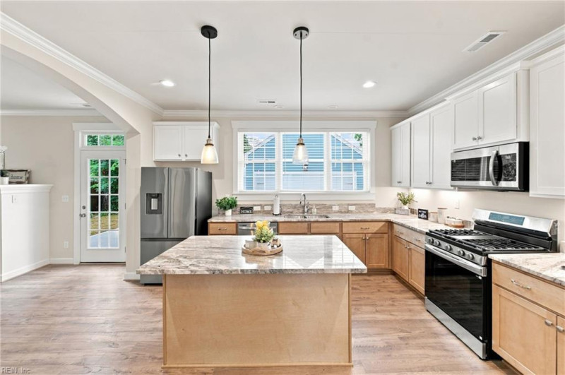 Photo 10 of 43 residential for sale in Chesapeake virginia