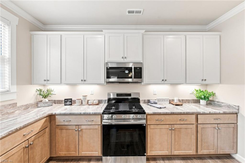 Photo 9 of 43 residential for sale in Chesapeake virginia