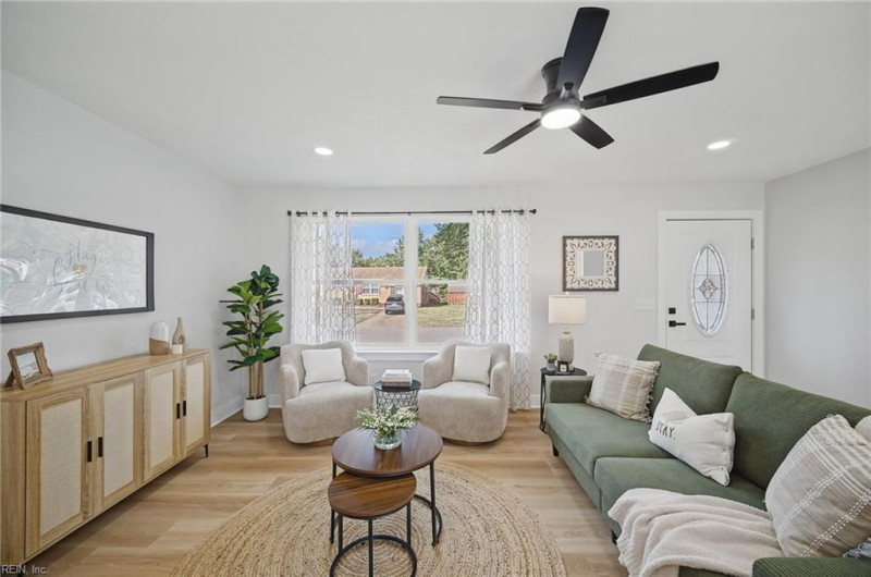 Photo 10 of 45 residential for sale in Portsmouth virginia