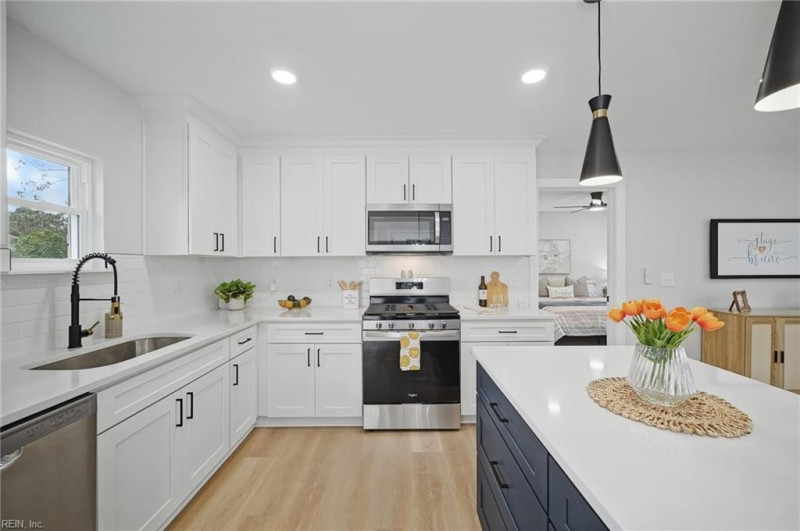 Photo 18 of 45 residential for sale in Portsmouth virginia