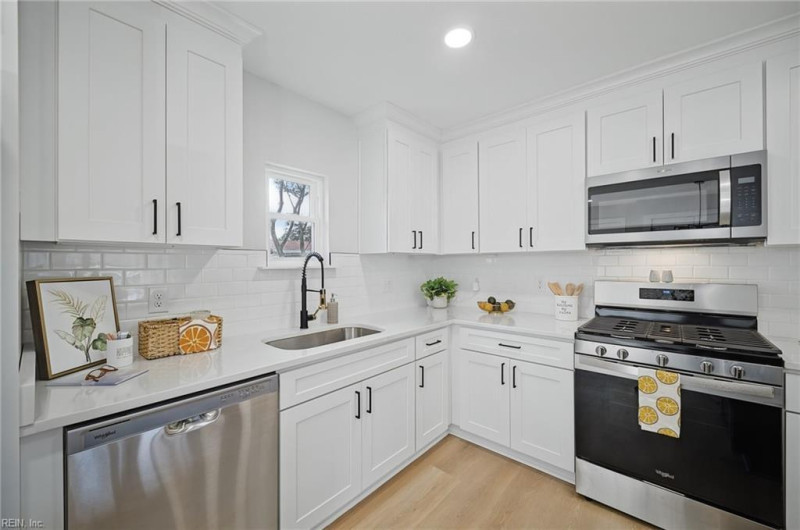 Photo 19 of 45 residential for sale in Portsmouth virginia