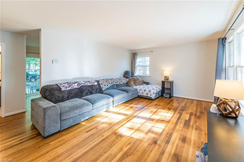 Photo 4 of 46 residential for sale in Newport News virginia
