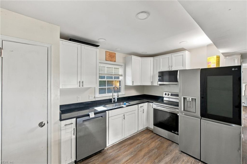 Photo 16 of 41 residential for sale in Newport News virginia