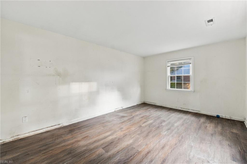 Photo 6 of 41 residential for sale in Newport News virginia