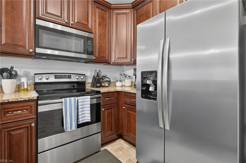 Photo 7 of 30 residential for sale in Chesapeake virginia