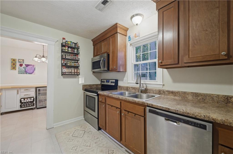 Photo 11 of 23 residential for sale in Newport News virginia