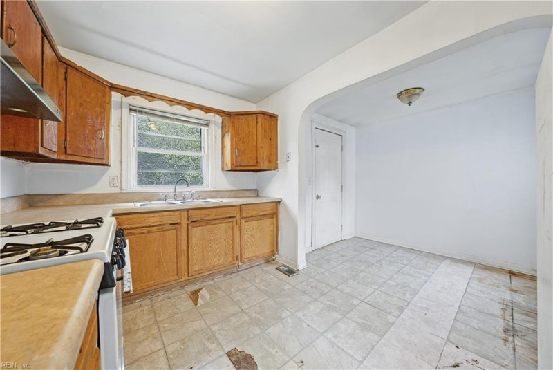Photo 10 of 21 residential for sale in Portsmouth virginia