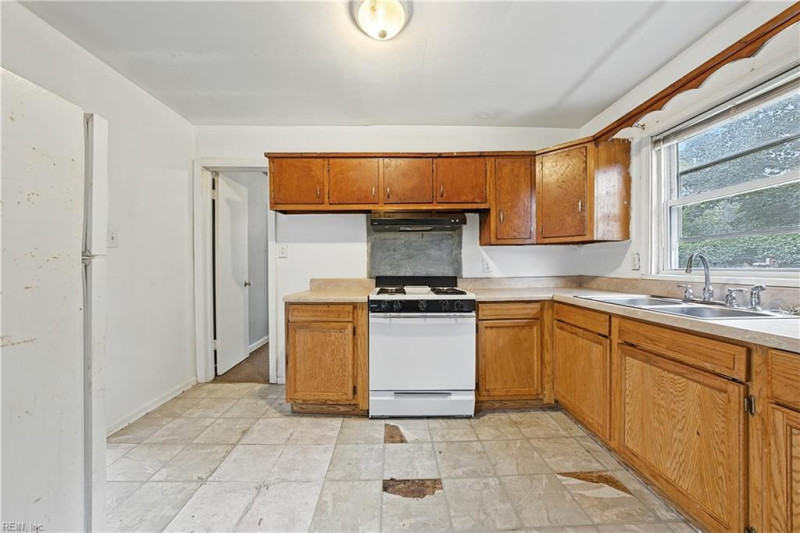 Photo 11 of 21 residential for sale in Portsmouth virginia
