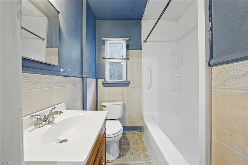 Photo 15 of 21 residential for sale in Portsmouth virginia