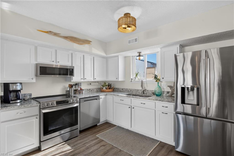 Photo 12 of 46 residential for sale in Hampton virginia
