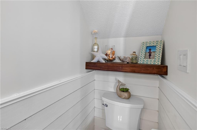 Photo 16 of 46 residential for sale in Hampton virginia