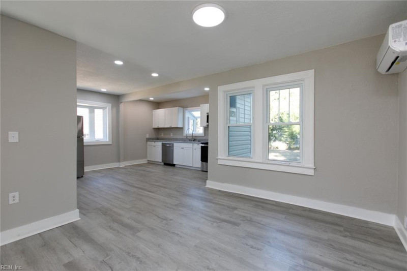 Photo 14 of 50 residential for sale in Hampton virginia