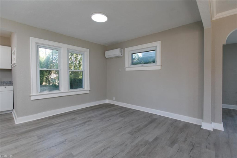 Photo 17 of 50 residential for sale in Hampton virginia