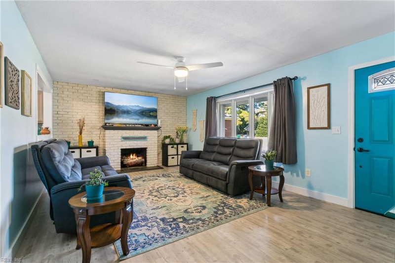 Photo 10 of 32 residential for sale in Newport News virginia