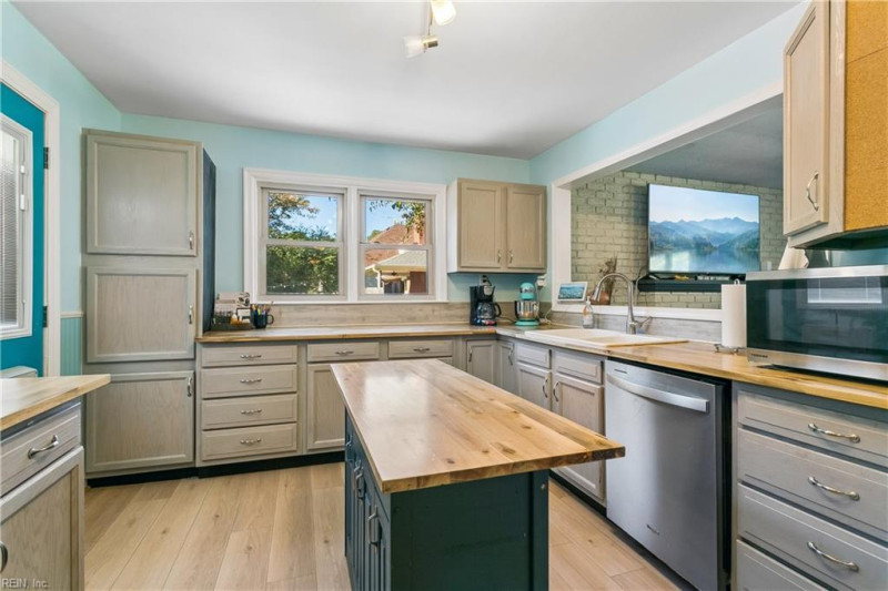 Photo 13 of 32 residential for sale in Newport News virginia