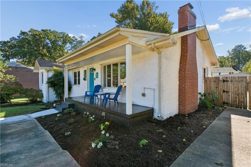 Photo 3 of 32 residential for sale in Newport News virginia