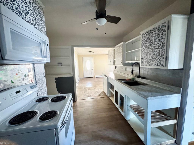 Photo 12 of 39 residential for sale in Newport News virginia