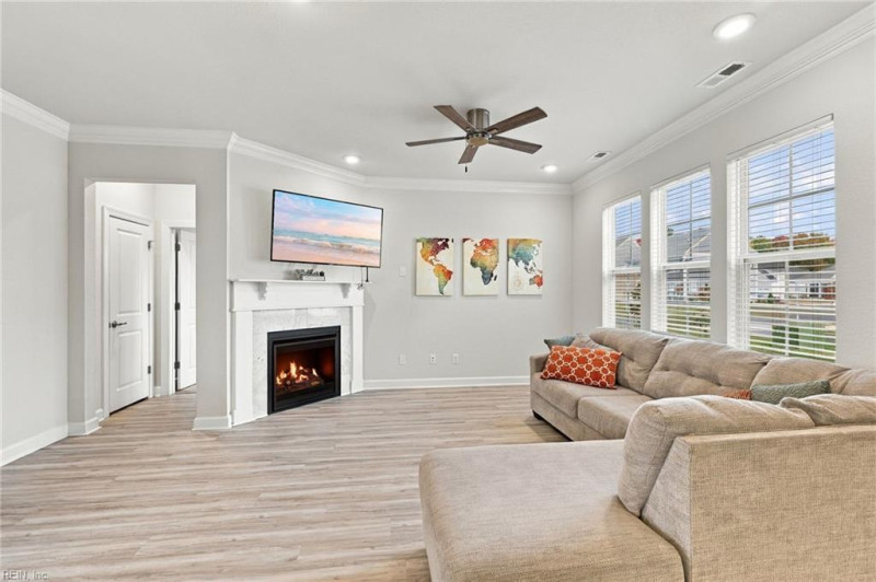 Photo 7 of 50 residential for sale in Chesapeake virginia