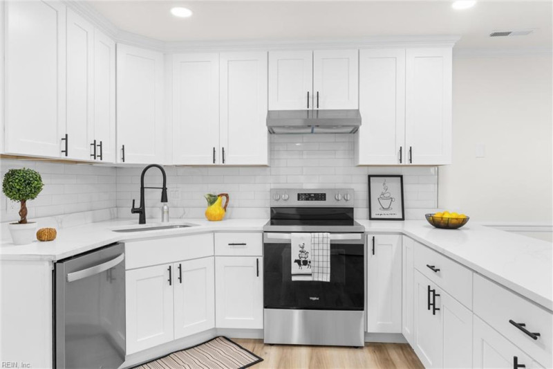 Photo 3 of 21 residential for sale in Virginia Beach virginia