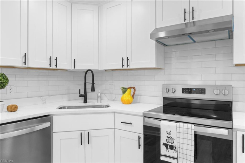 Photo 4 of 21 residential for sale in Virginia Beach virginia