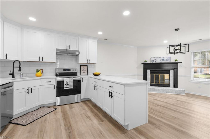 Photo 5 of 21 residential for sale in Virginia Beach virginia