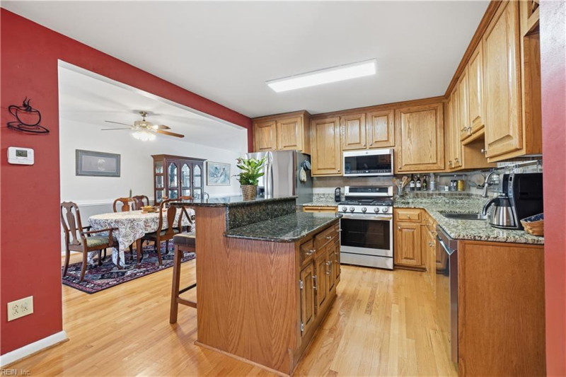 Photo 12 of 46 residential for sale in Virginia Beach virginia