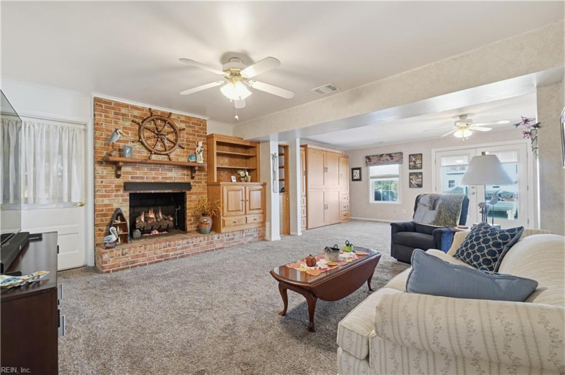 Photo 17 of 46 residential for sale in Virginia Beach virginia